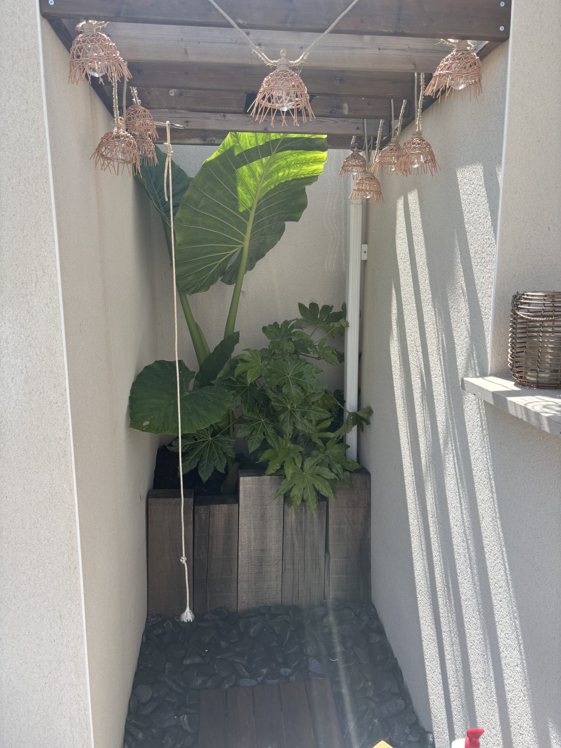 Douche extérieure style Bali — Vue générale